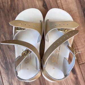 Gold Sun San Surfers size 9